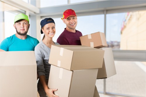 Mobile self storage unit delivered in Vauxhall for convenient packing